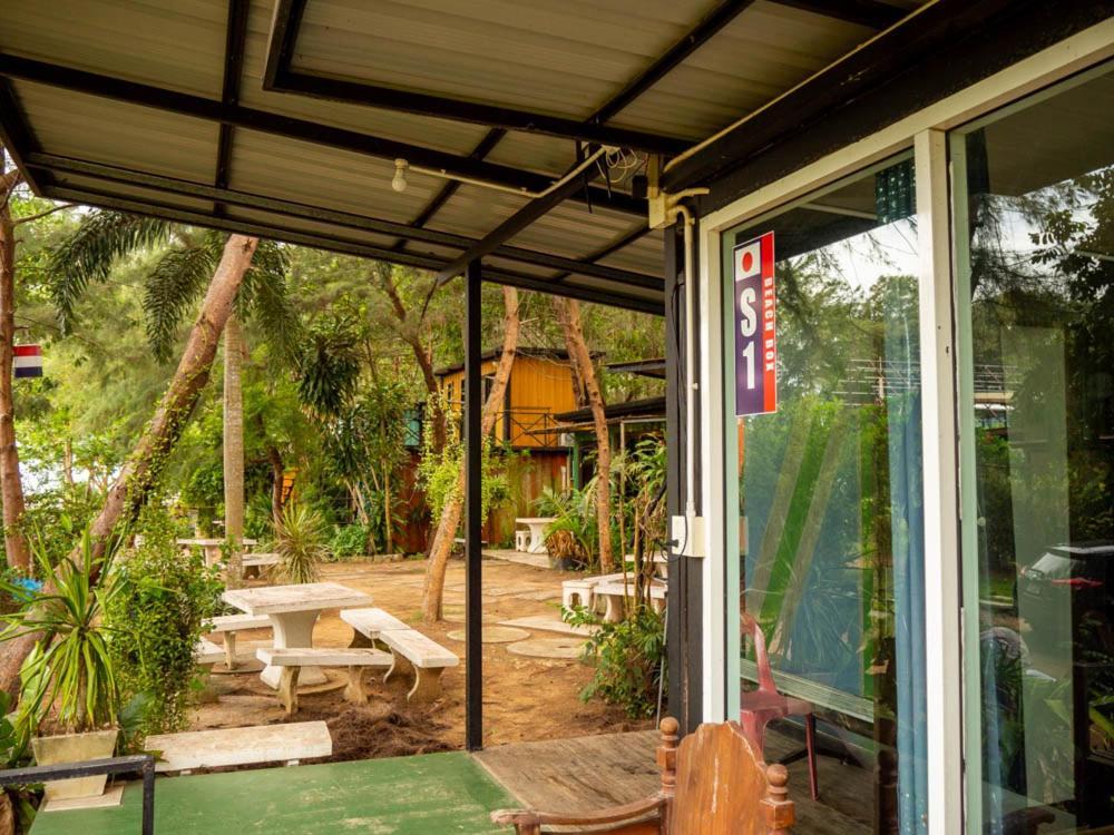 Beach Box Resort At Rimlay Rayong Exterior foto